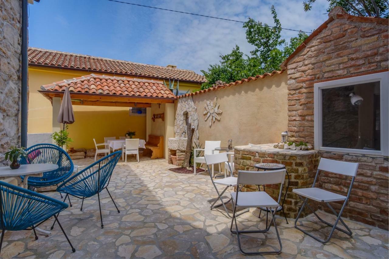 Mediterranes Ferienhaus M. Terrasse Вели-Лошинь Экстерьер фото