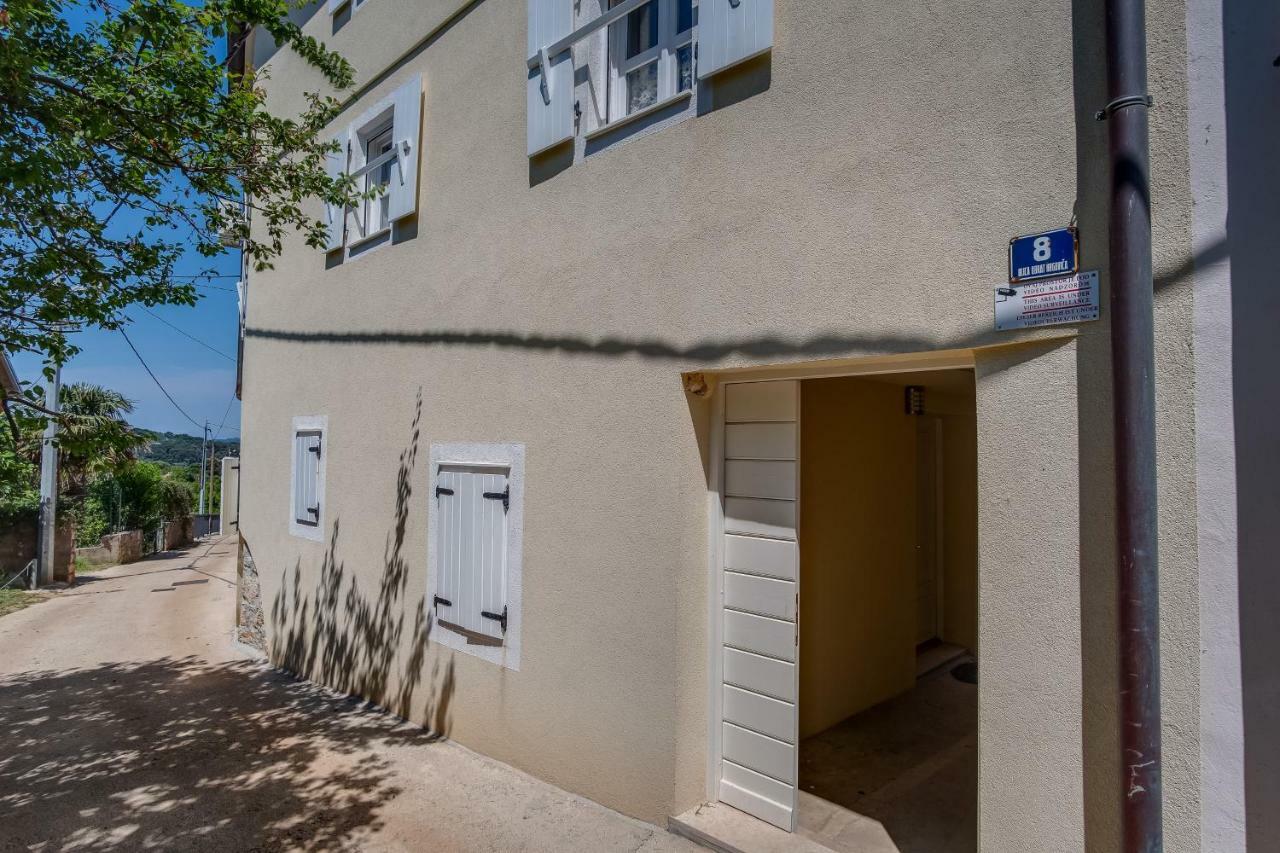 Mediterranes Ferienhaus M. Terrasse Вели-Лошинь Экстерьер фото